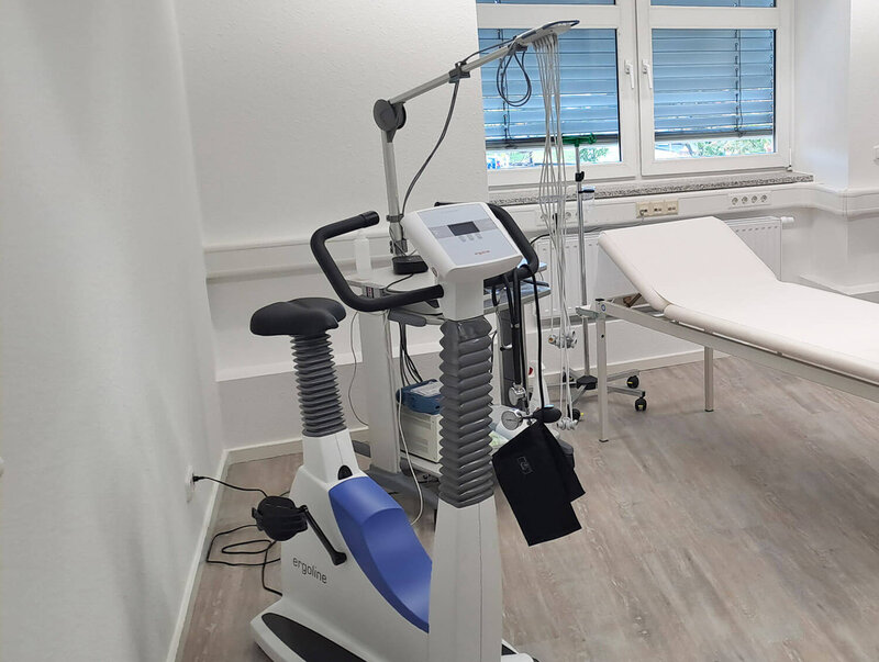 Arbeitsmedizinischer Untersuchungsraum mit Ergometrie in Dresden