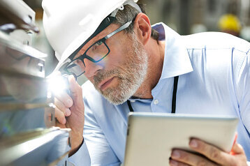 Prüfung der Betriebsmittel durch einen Sicherheitsingenieur