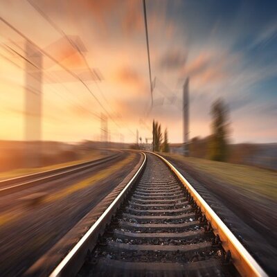 Zugschienen im Sonnenuntergang