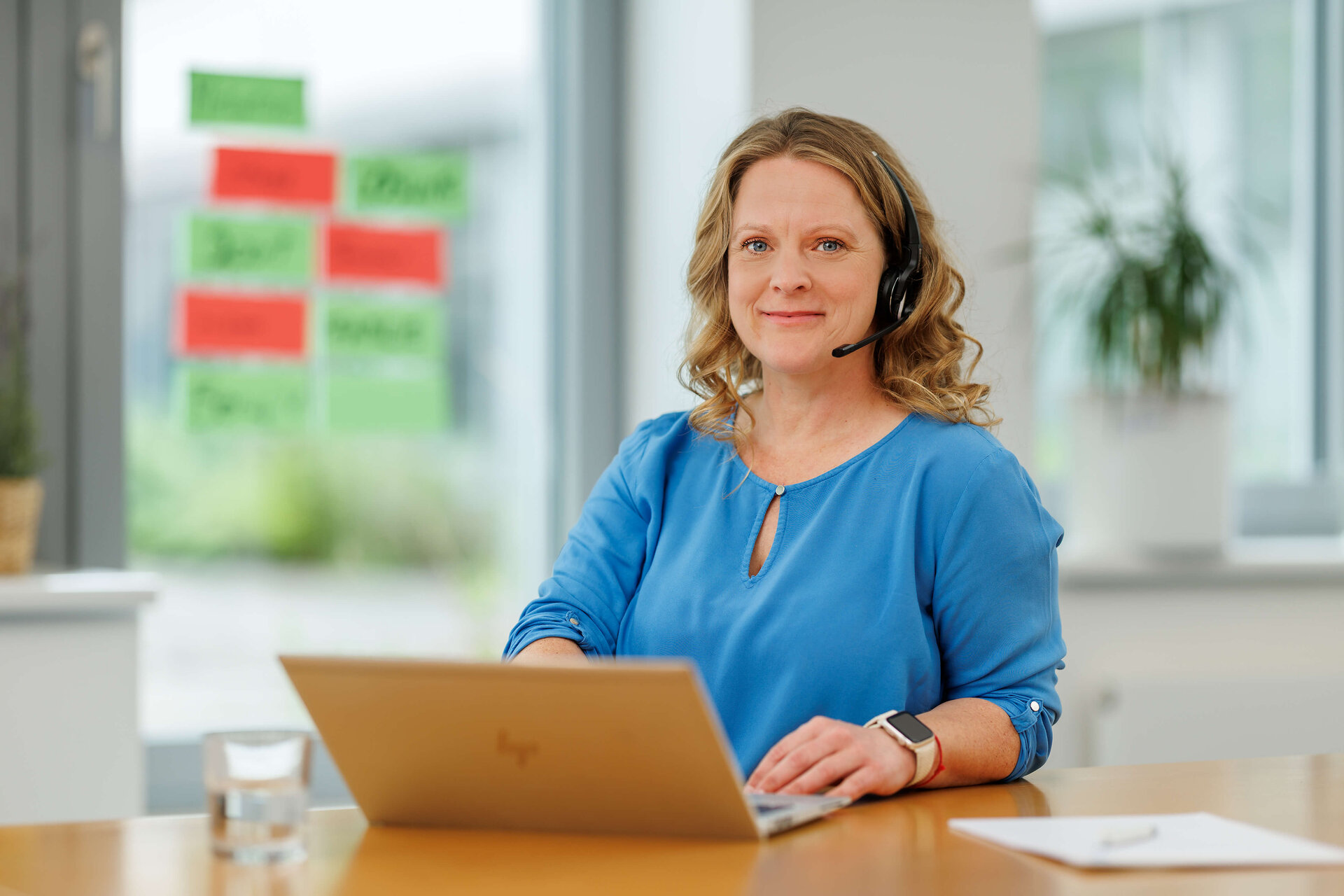 EAP-Beraterin Kathrin Schwert von der ias mental health GmbH bei der Online-Beratung