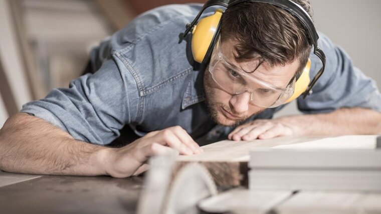 Gehörschutz gegen Lärmbelastung.