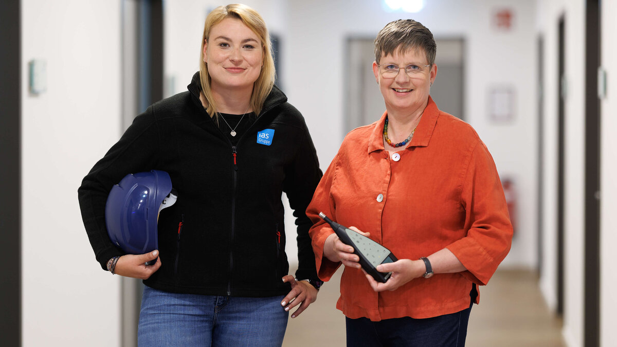 Cornelia von Quistorp, Sicherheitsingenieurin bei der ias-Gruppe und Francie Papen, Fachkraft für Arbeitssicherheit von der ias-Gruppe