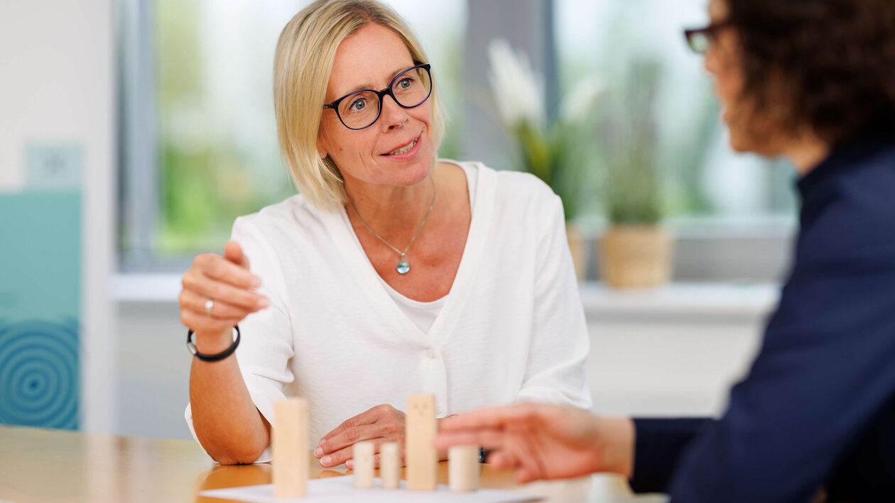 EAP Beraterin der ias mental health berät eine Klientin