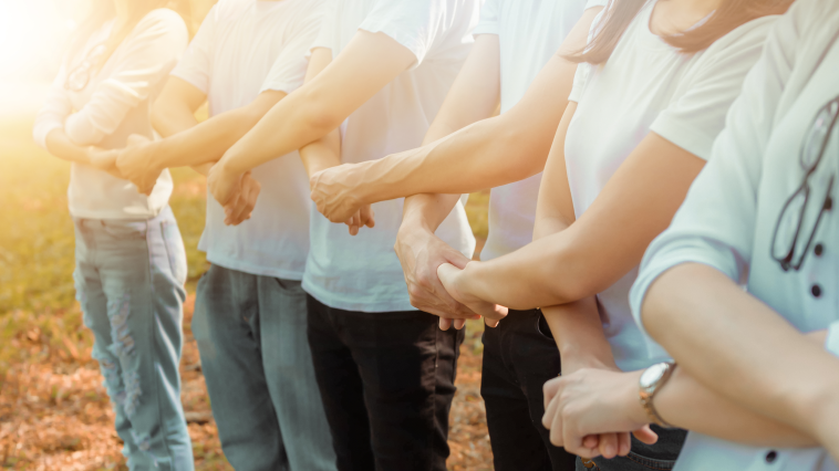 Im Betrieblichen Eingliederungsmanagement (BEM) arbeiten Arbeitgeber, Mitarbeiter und Betriebsarzt eng zusammen.