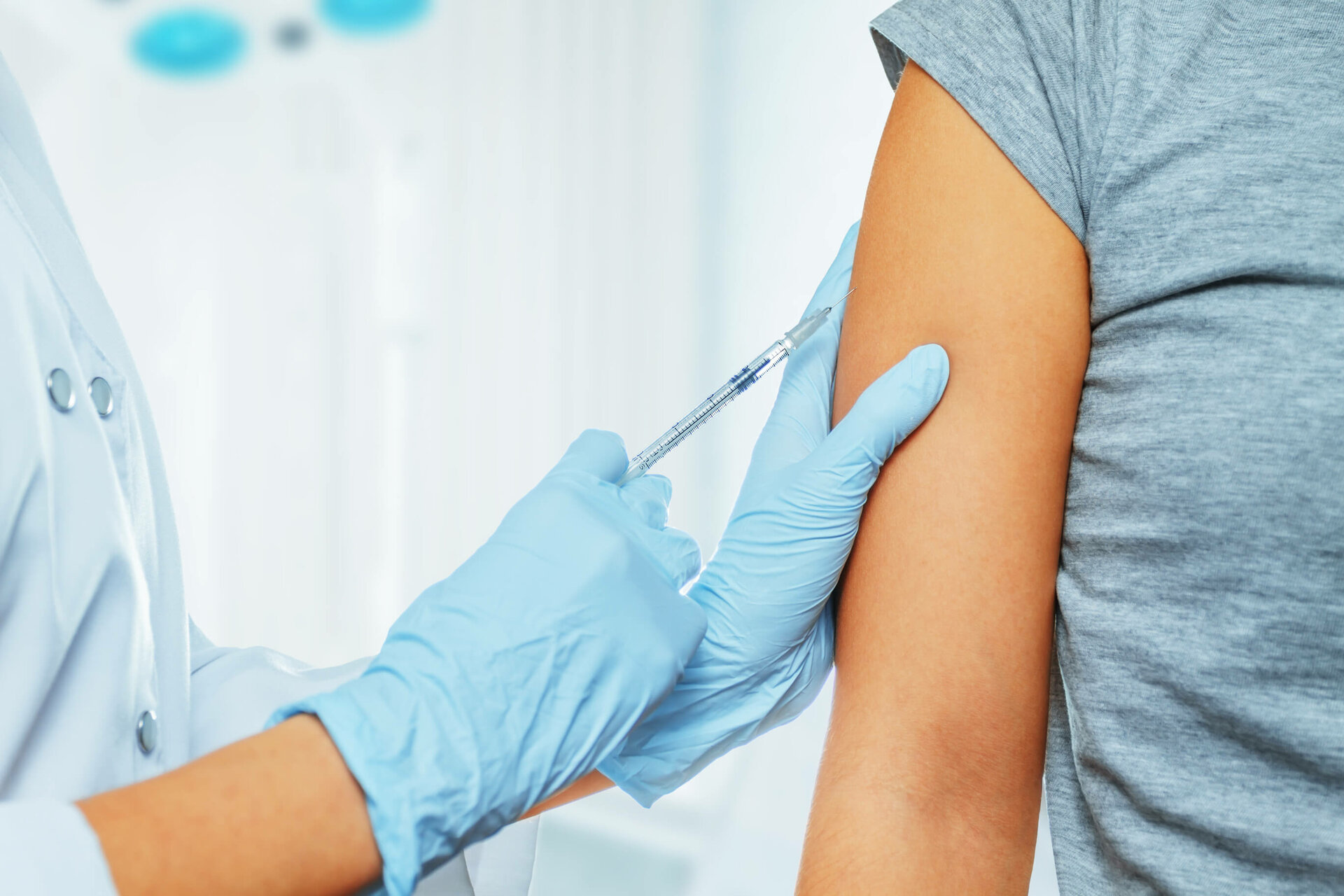 dargestellte Impf-Situation am Oberarm