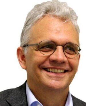 Ein Portrait von Dr. Harrer, dem Autor des Artikels