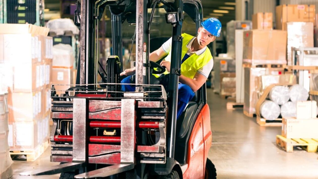 Arbeiter mit Schutzausrüstung