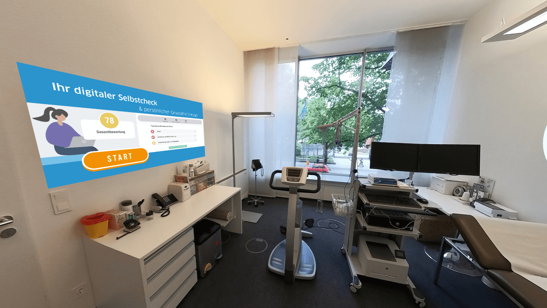 Behandlungsraum mit Bildschirm zum digitalen Selbstcheck